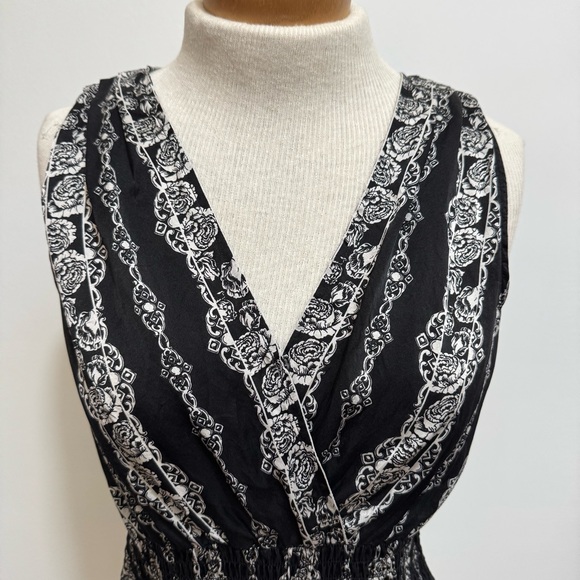 White House Black Market 100% Silk Floral Surplice Smocked Blouse Top Medium - Picture 3 of 11